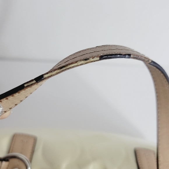 Coach Signature Embossed Patent Leather F25189 Elegant Cream Handbag Crossbody - Picture 11 of 17